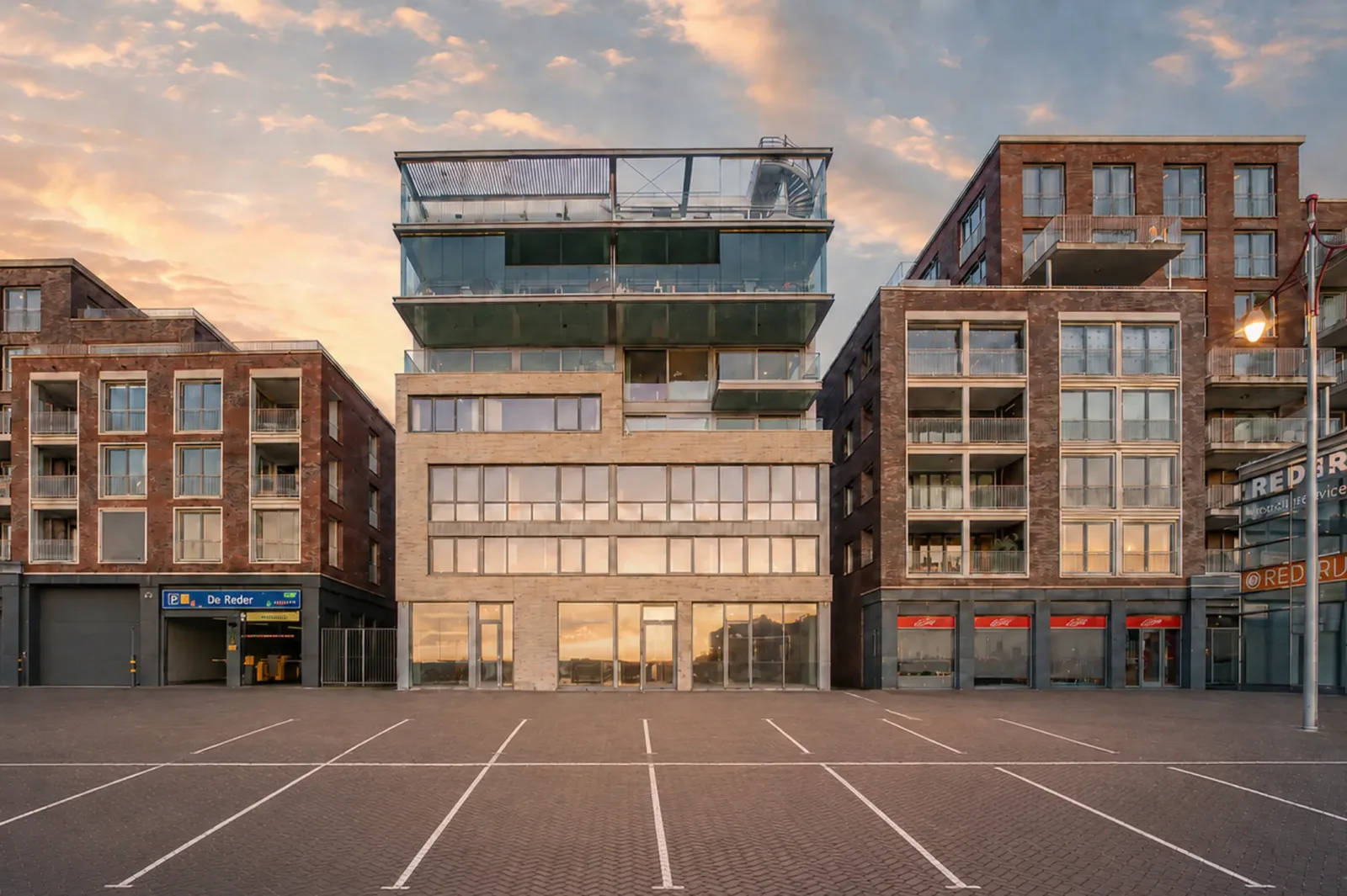 Vastgoedfotografie Dr. Lelykade – avondfotografie aan de Scheveningse haven